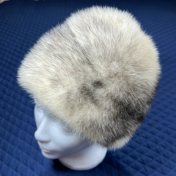 Snow Hoag Fashions Accessories - Vintage Snow Hoag Fashions Fox Fur Hat. Wonderful Condition.